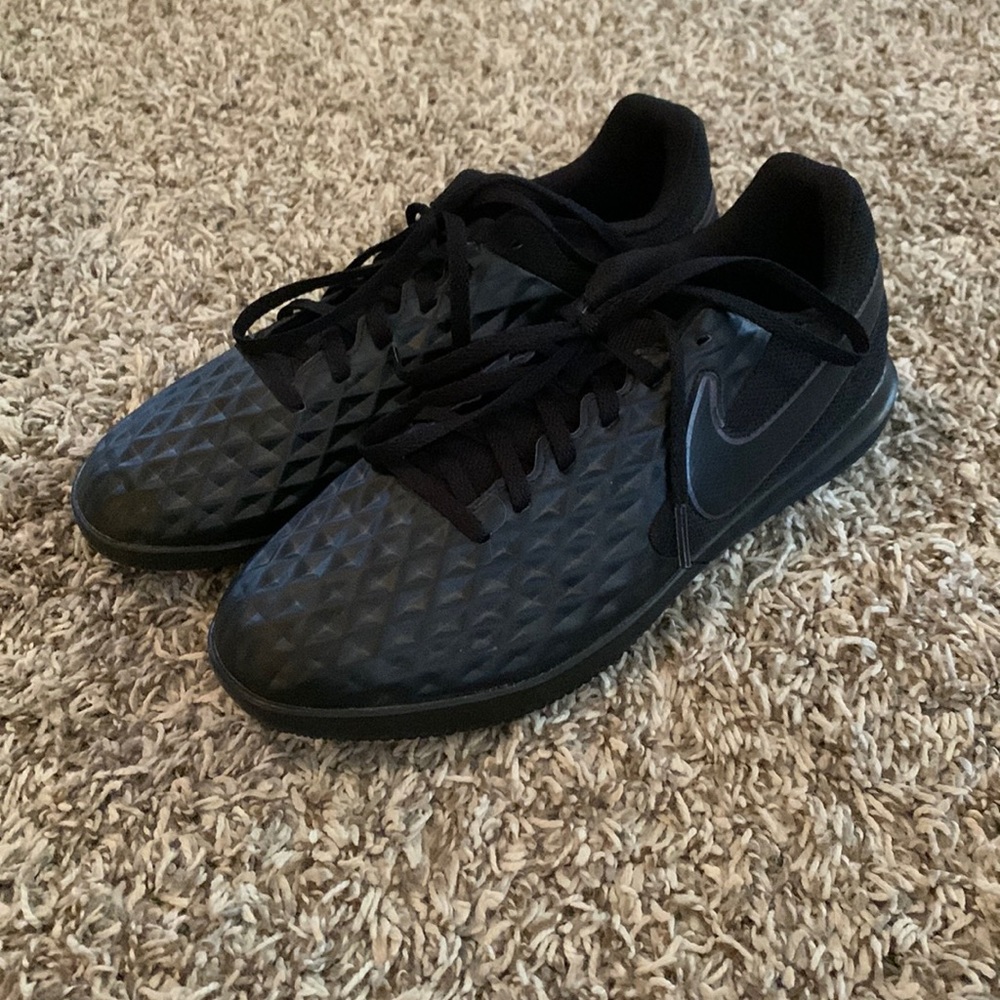 Nike Tempo black youth 6 boys girls
